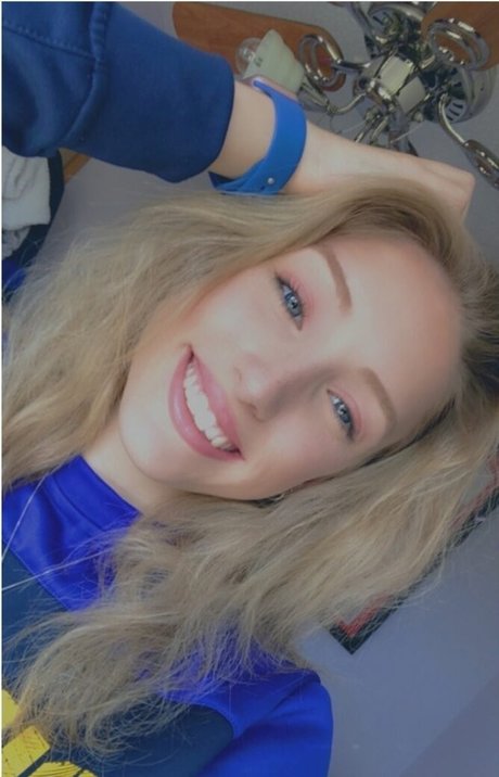 Caitlin Beevers hot actress photo