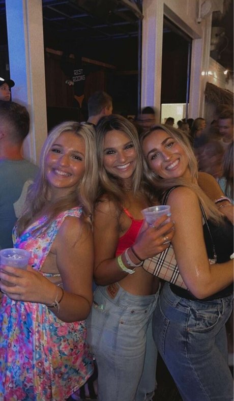 petite brunette onlyfans pretty images