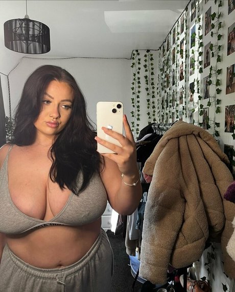 chelsea leigh sexy actress image