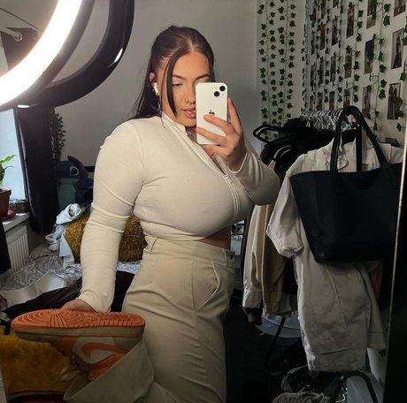 chelsea leigh sexy actress img