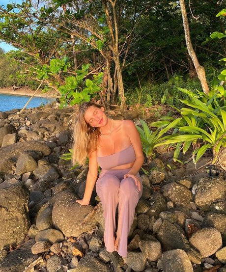 Isabella Abell pornstar galleries