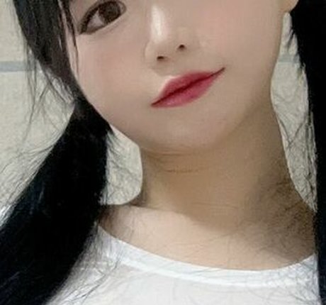 addielyn model nude photos