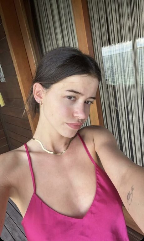 Lea Elui free actress pictures