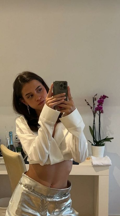 Lea Elui exclusive star pic