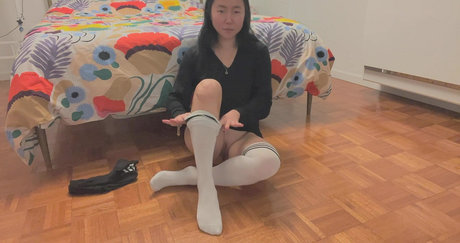 feet milf onlyfans free nude photo