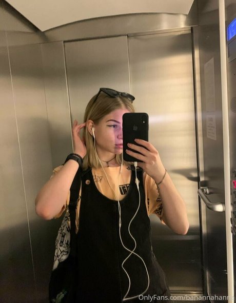 blonde onlyfans pornographic img