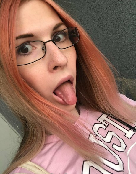 ts avy white naked model image