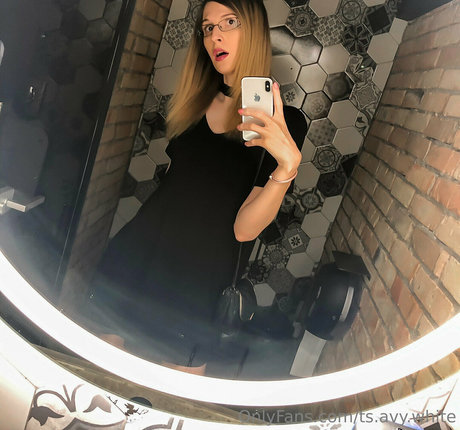 ts avy white model pretty img