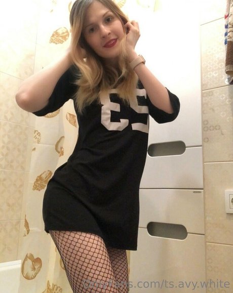 ts avy white nude model image
