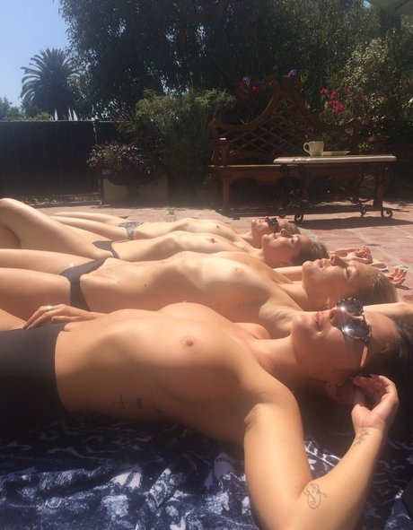 Addison Timlin pornstar high quality images