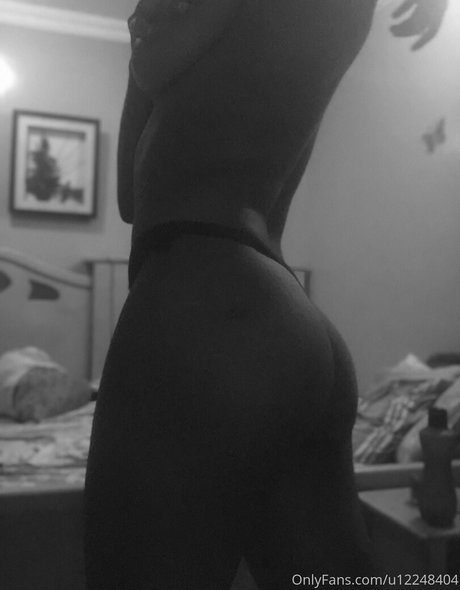 Inurgutss nude model photo