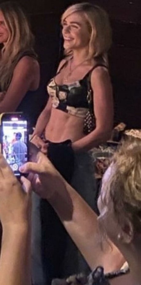 Kiernan Shipka porn actress photo