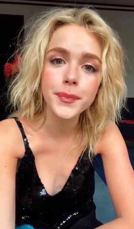 Kiernan Shipka Images