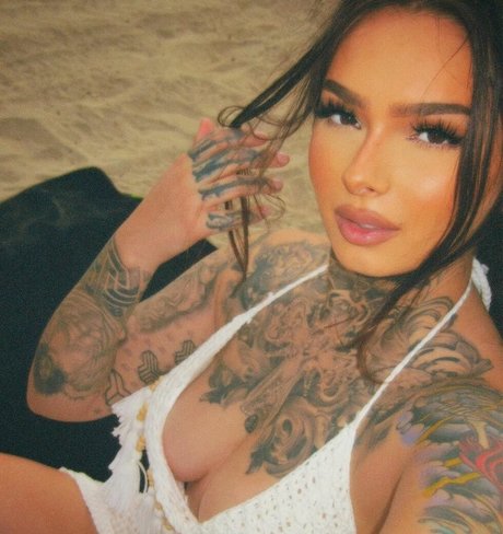 Zhavia nude star image