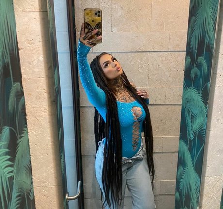 Zhavia perfect star pic