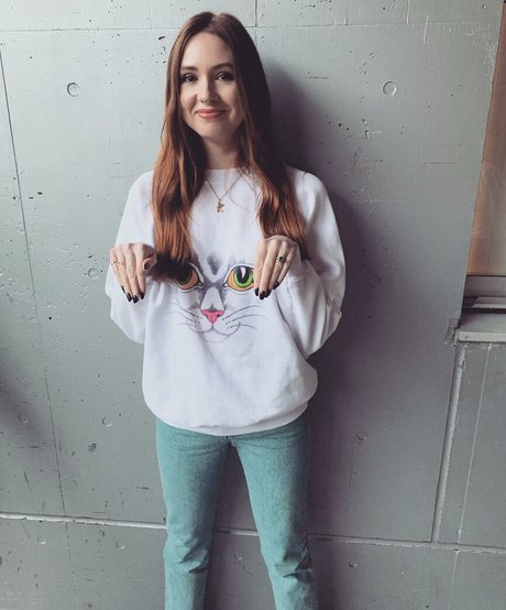 Karen Gillan hot star pic