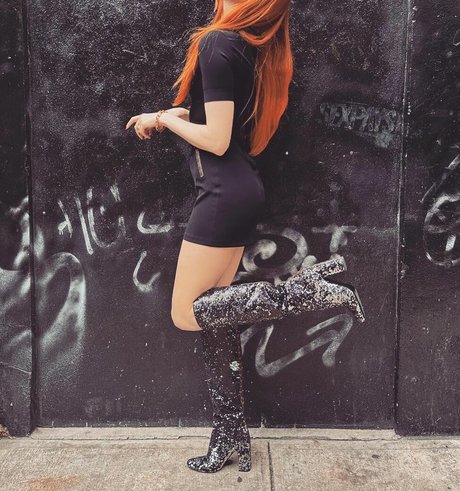 Karen Gillan sex star images