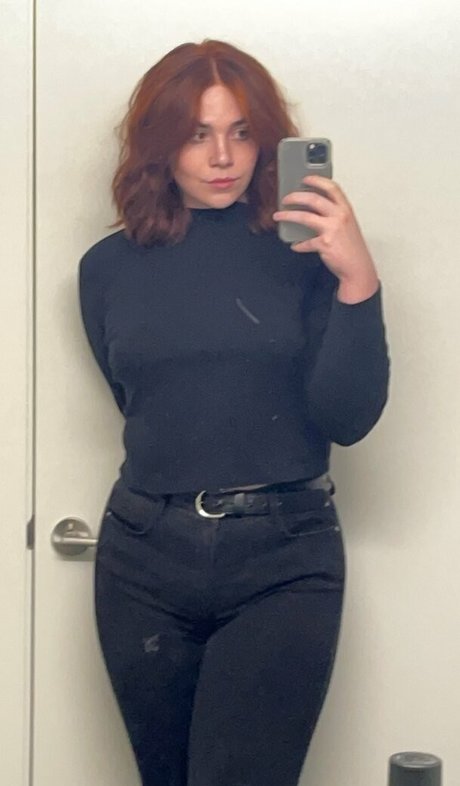 Slutty Ashla star adult img