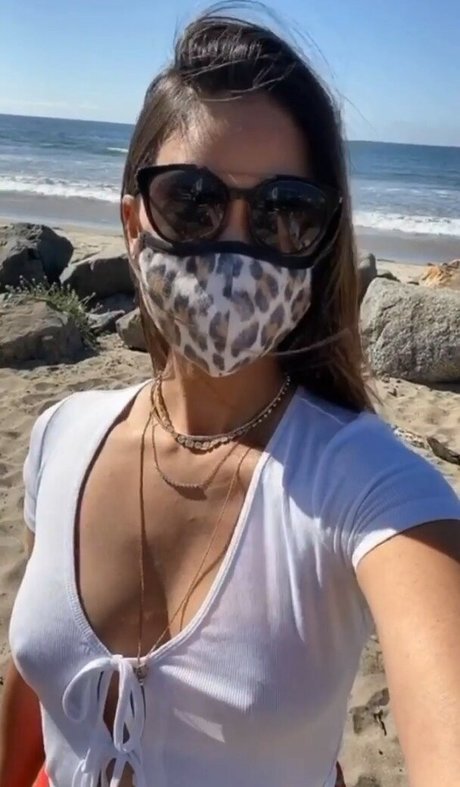 Olivia Munn beautiful star pic