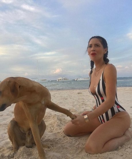 Olivia Munn model high quality image