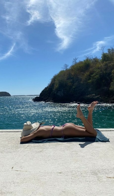 Olivia Munn art actress image