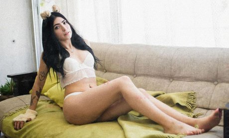 AcuarelaBlanca free model pics