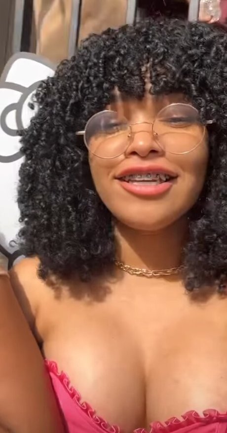 Marycuriell star erotic photo