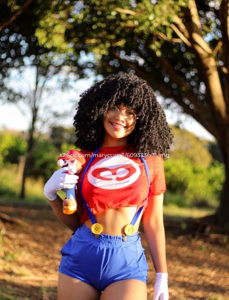 Marycuriell nudes model pictures