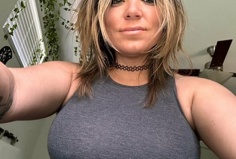 Curvyllama model nice pics