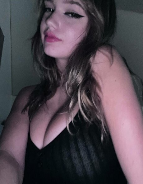 Mikahhlynn free model photo