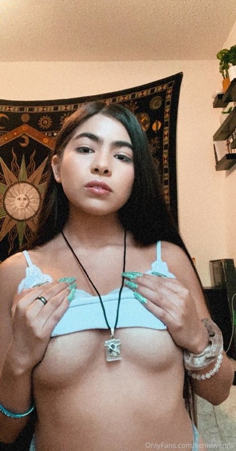 kenniwennii nude pornstar img