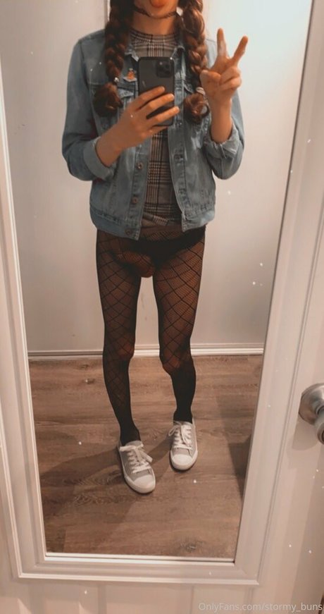 Stormy buns nude model images