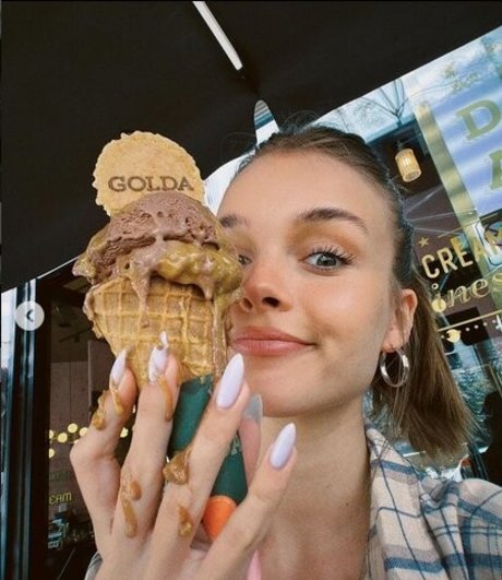 female influencer onlyfans hot gallery