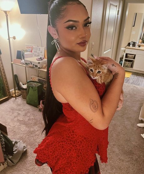 Avani Gregg star pretty img