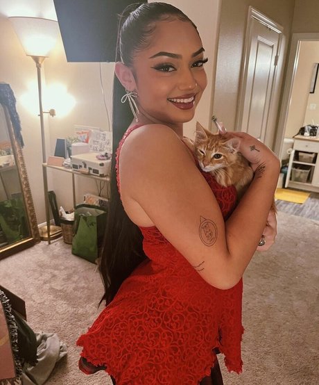 Avani Gregg star pornographic image