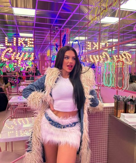 Vivi Wanderley xxx actress image