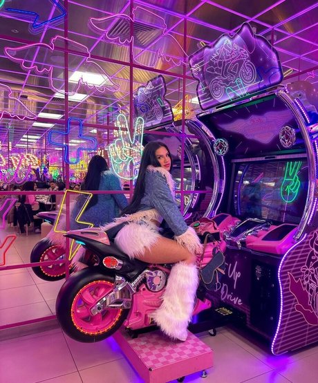 Vivi Wanderley pornstar sex gallery