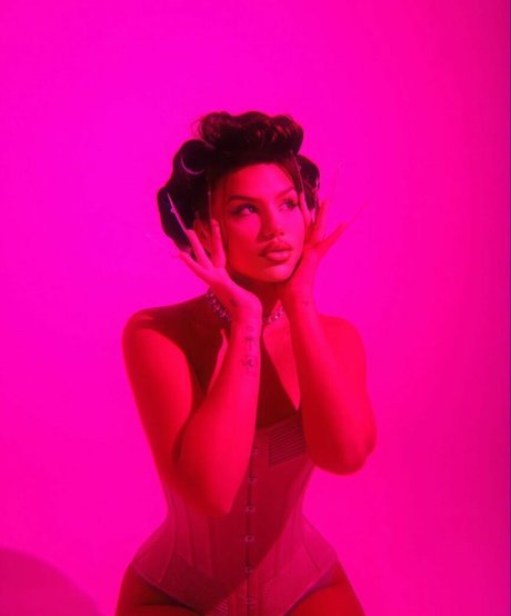 Vivi Wanderley pornstar erotic photos