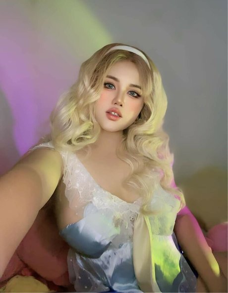 Charlotte LinLin star nudes gallery