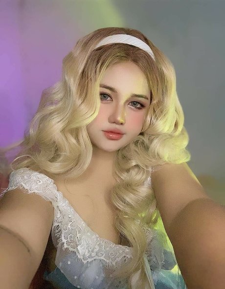 Charlotte LinLin model nice img