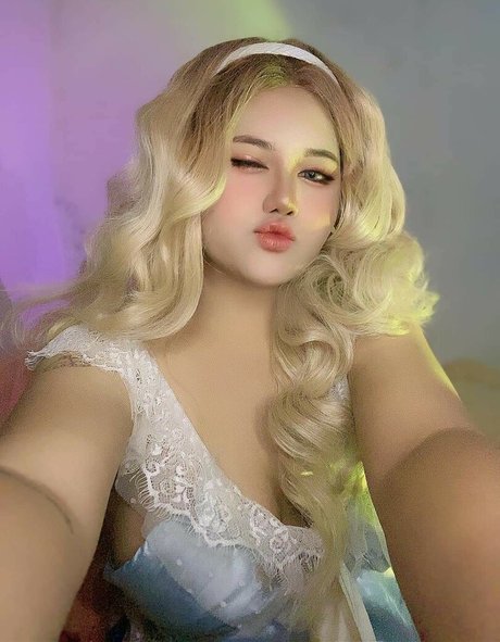 Charlotte LinLin perfect model galleries