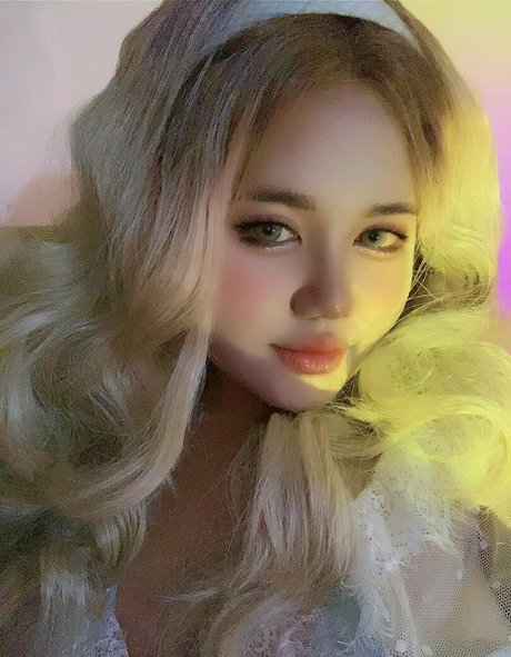 Charlotte LinLin beautiful star image