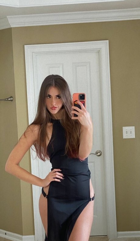 luweazl naked model picture