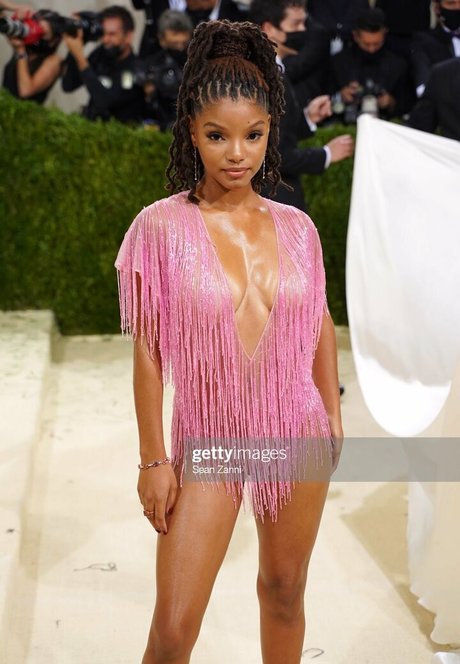 Halle Bailey nice model images