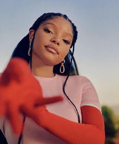 Halle Bailey nice star pictures