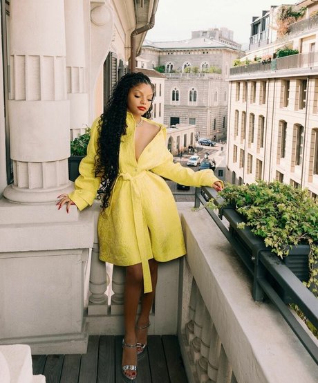 Halle Bailey sexy star photo