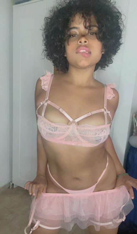 deliciussscurly naked model pic