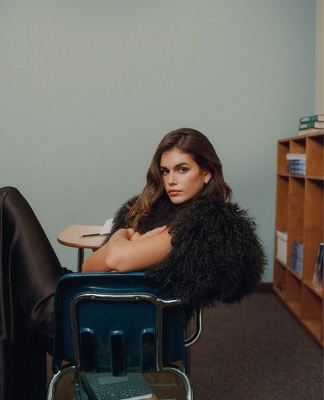 Kaia Gerber model erotic picture