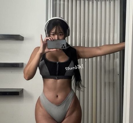 Ssunbiki porn model pic