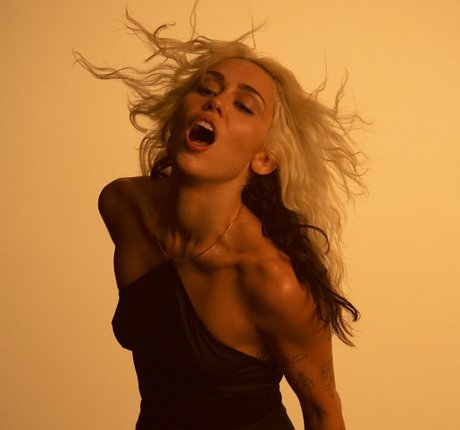 Miley Cyrus model high quality gallery